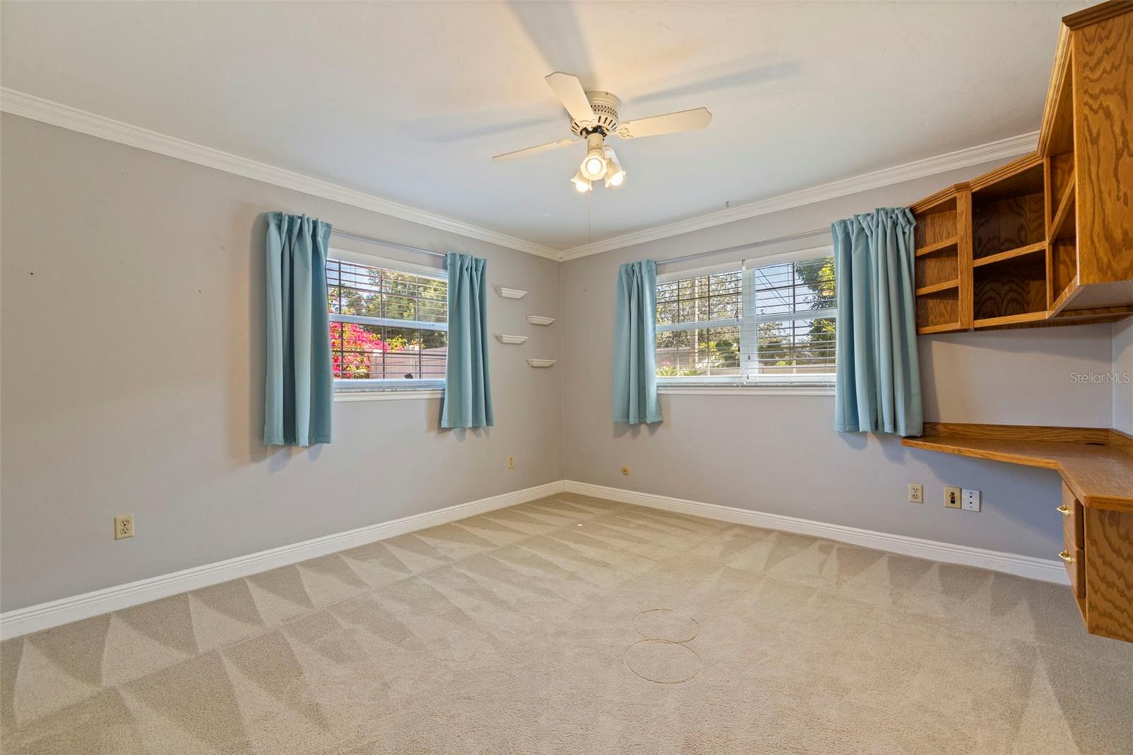 Image 21 of 40 For 925 Irene Avenue