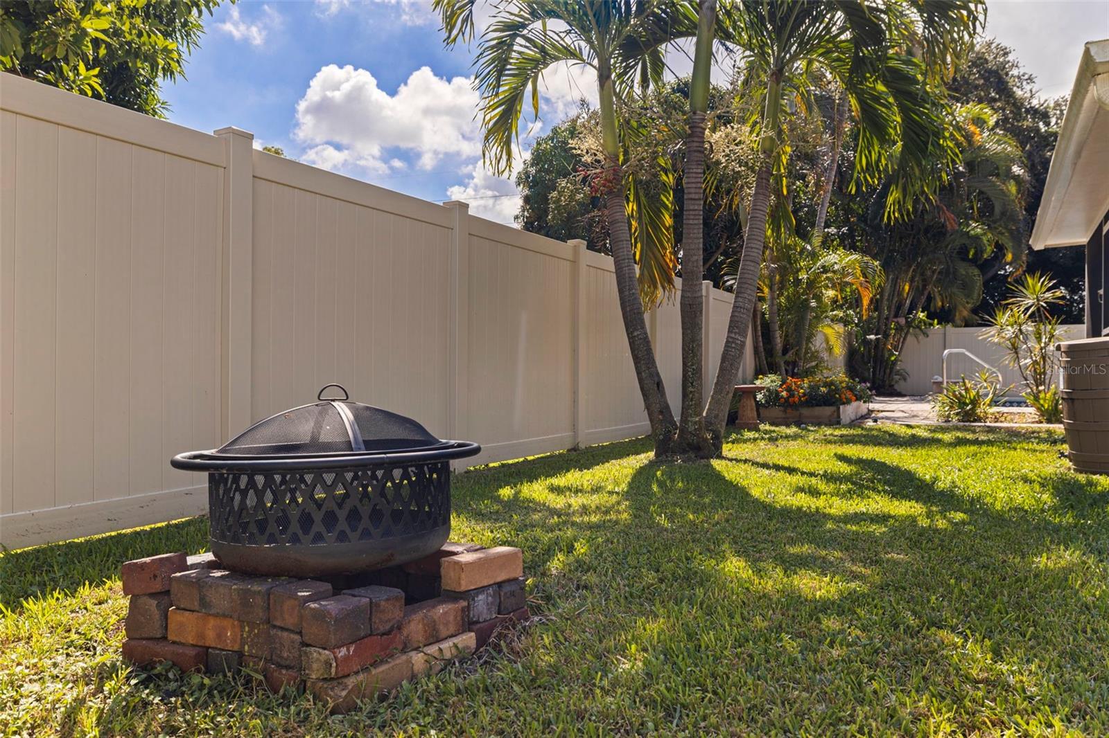 Image 33 of 40 For 925 Irene Avenue