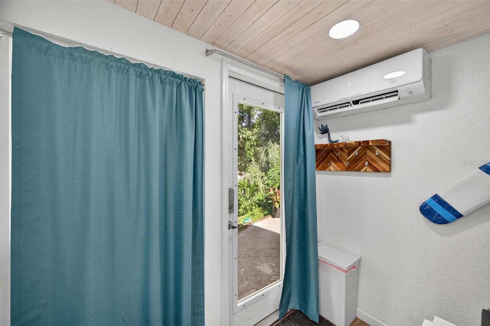Image 19 of 44 For 3924 Alafia Boulevard