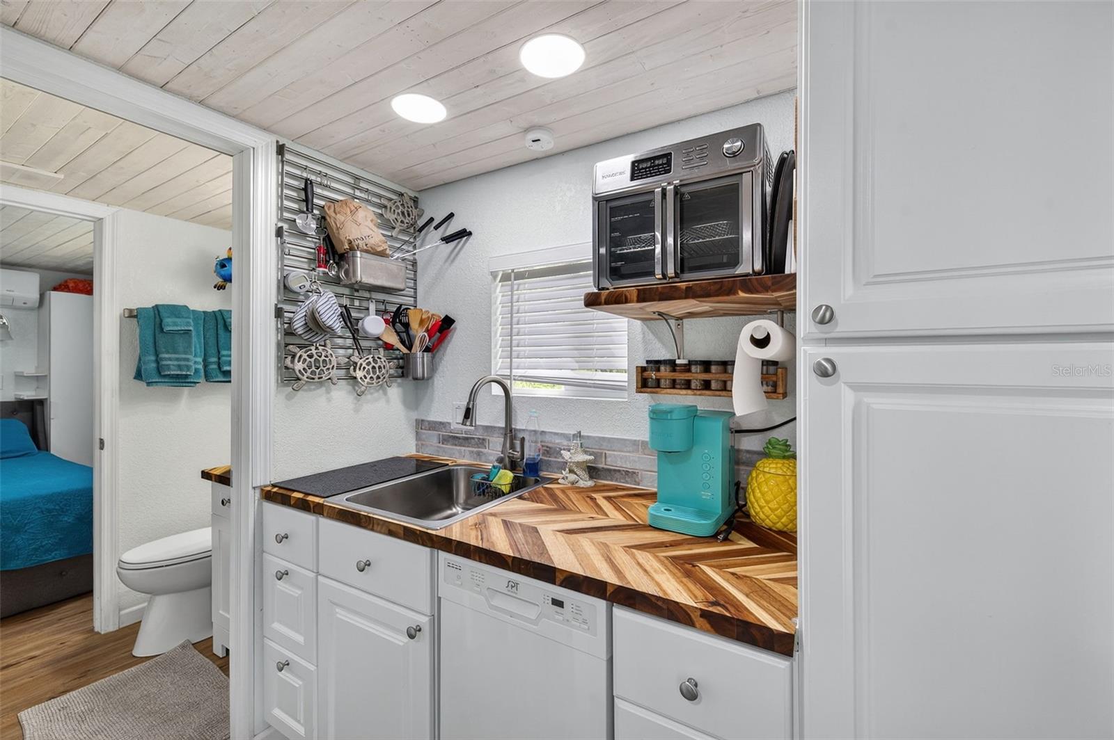 Image 22 of 44 For 3924 Alafia Boulevard