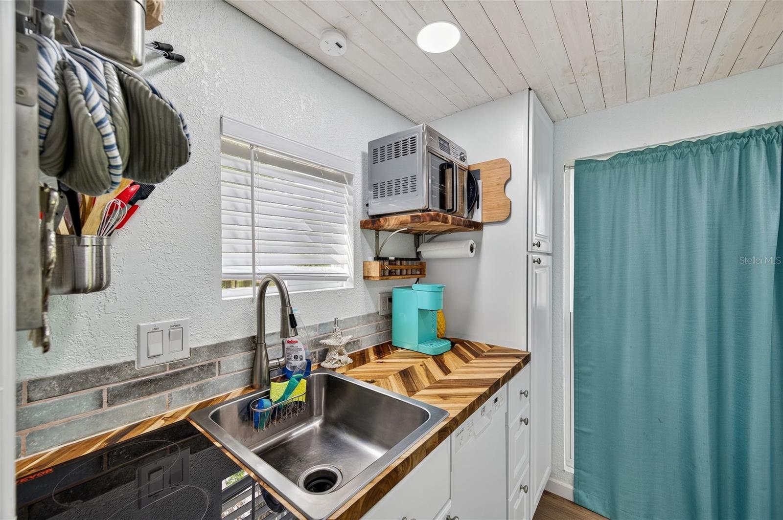 Image 24 of 44 For 3924 Alafia Boulevard