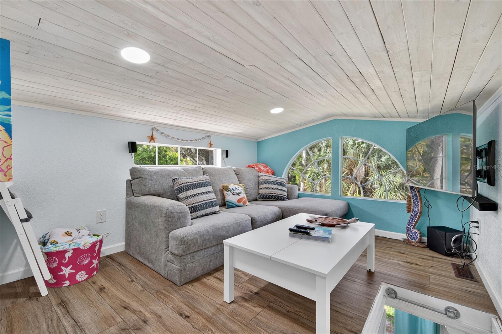 Image 28 of 44 For 3924 Alafia Boulevard