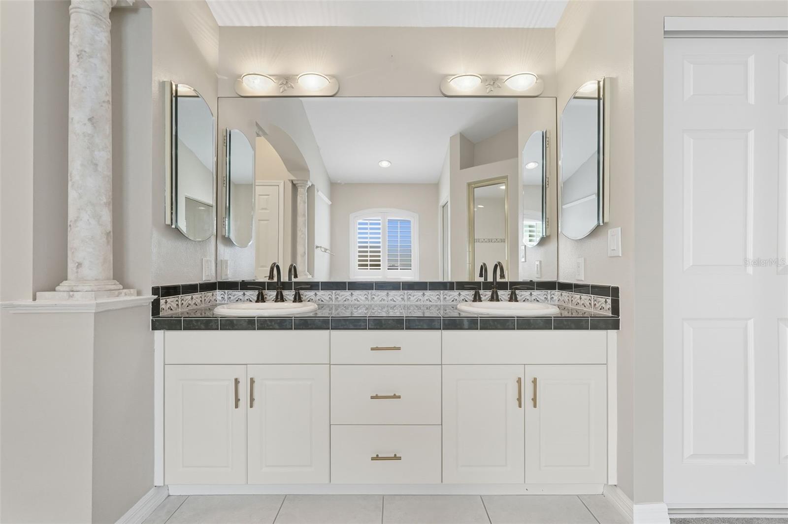 Image 22 of 29 For 14547 Oliver Street