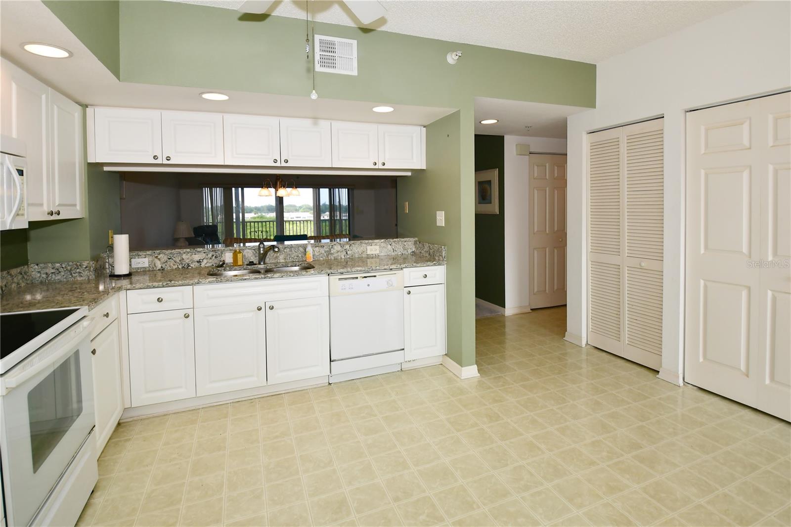 Image 6 of 39 For 6450 Shoreline Drive 9405