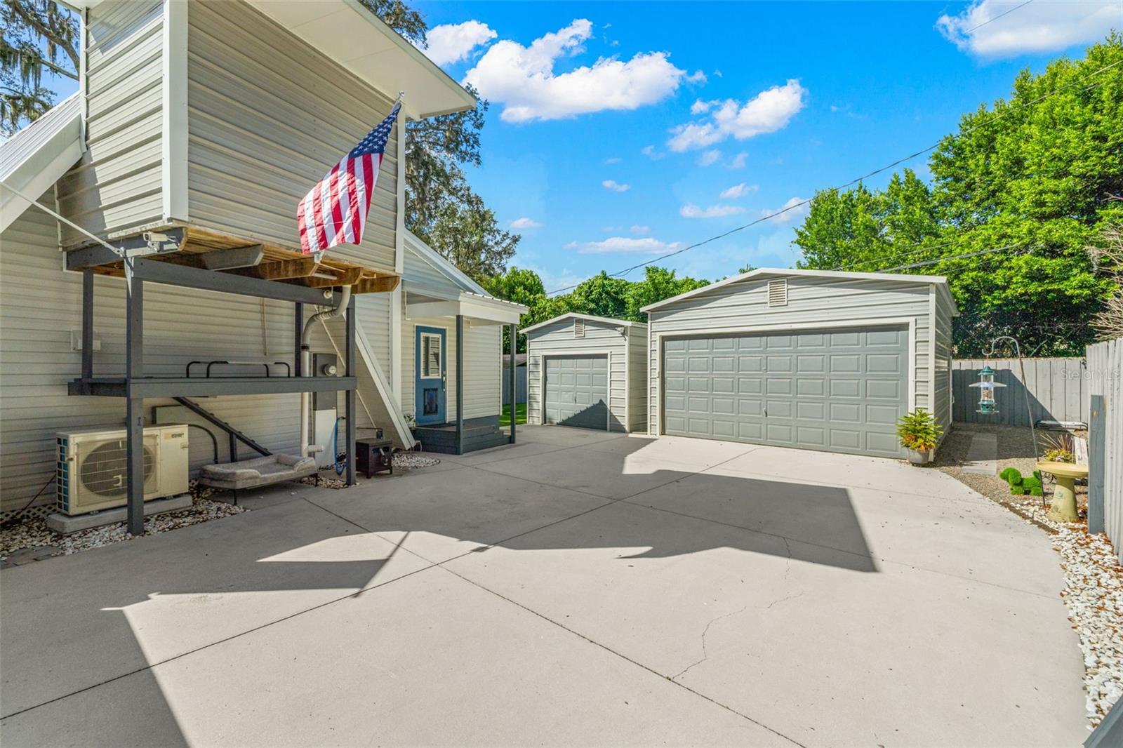Image 21 of 40 For 1817 Beachway Ln