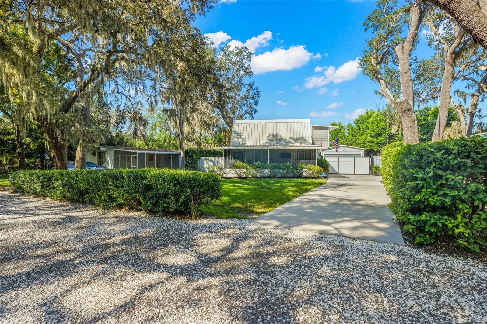 Image 3 of 40 For 1817 Beachway Ln