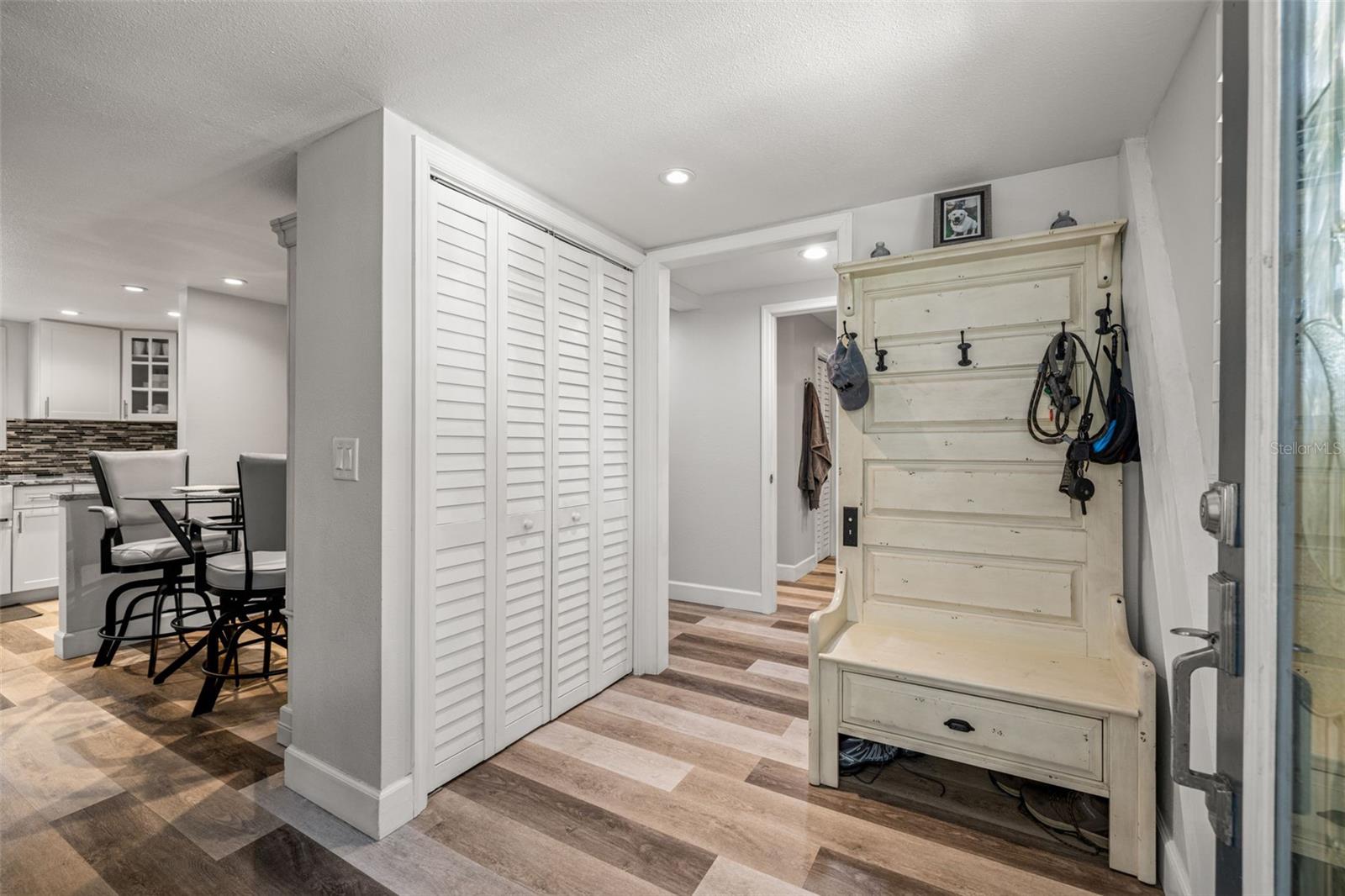 Image 5 of 40 For 1817 Beachway Ln