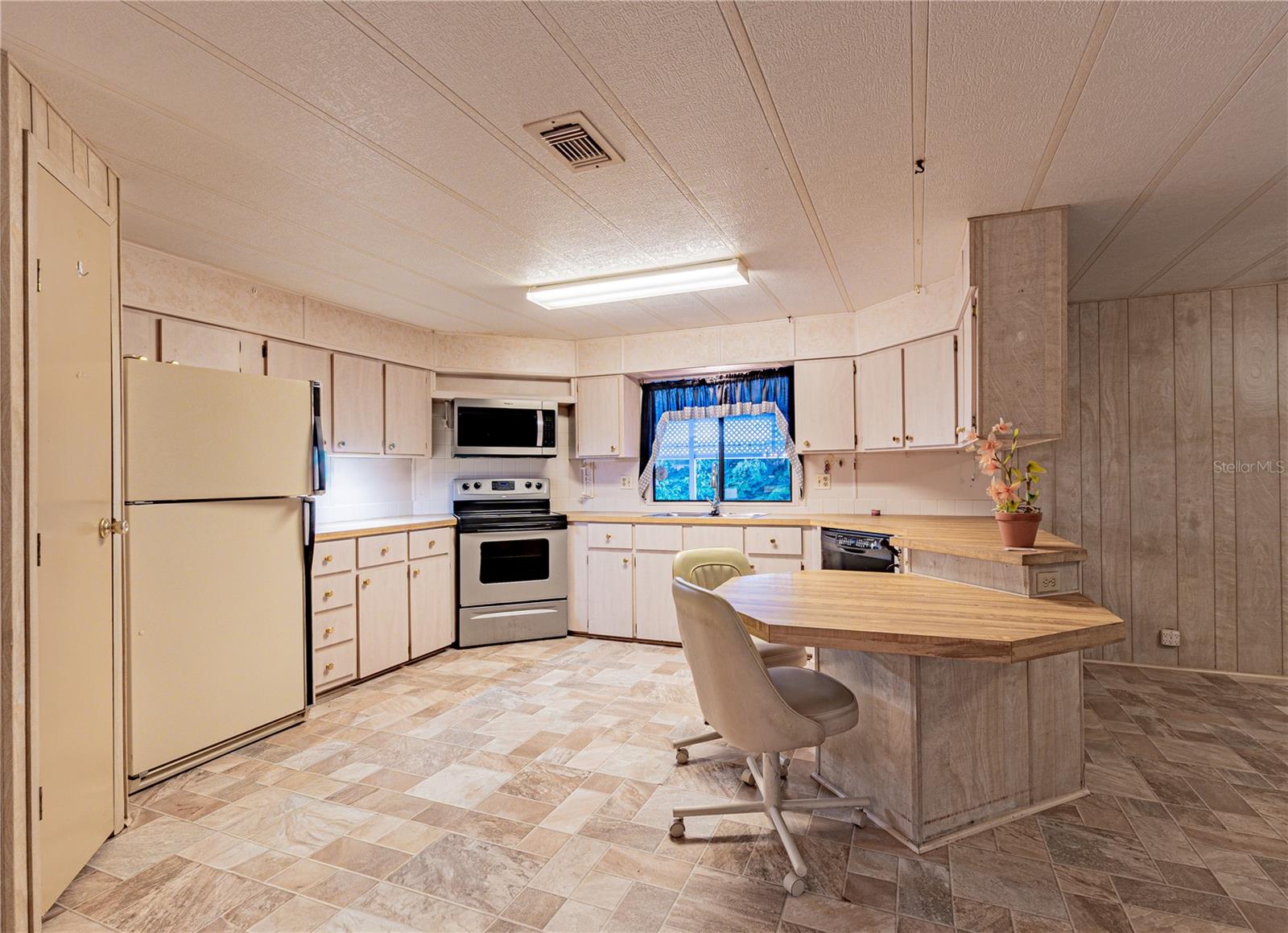 Image 10 of 41 For 7131 El Dewitt Street