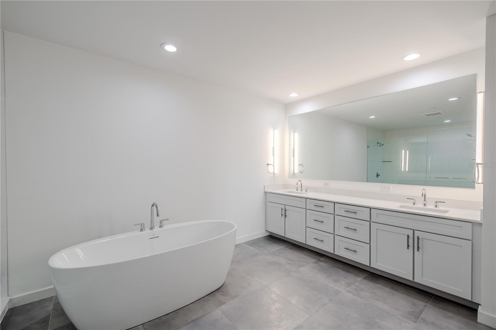 Image 32 of 82 For 920 Osceola Avenue 703