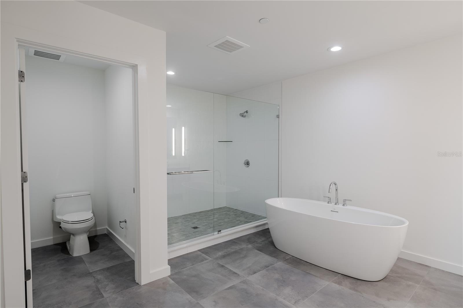Image 34 of 82 For 920 Osceola Avenue 703