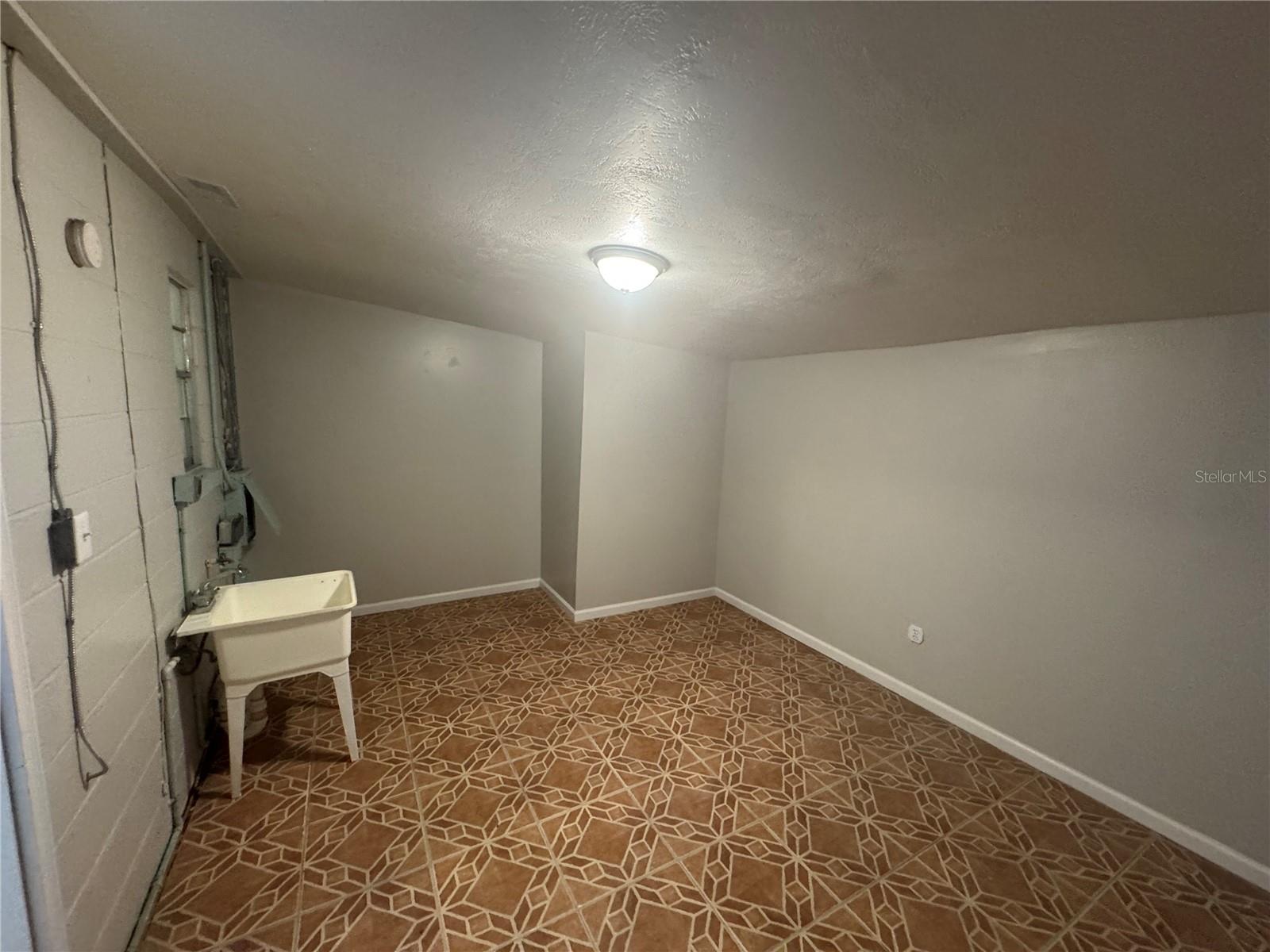 Image 14 of 16 For 201 Himes Avenue