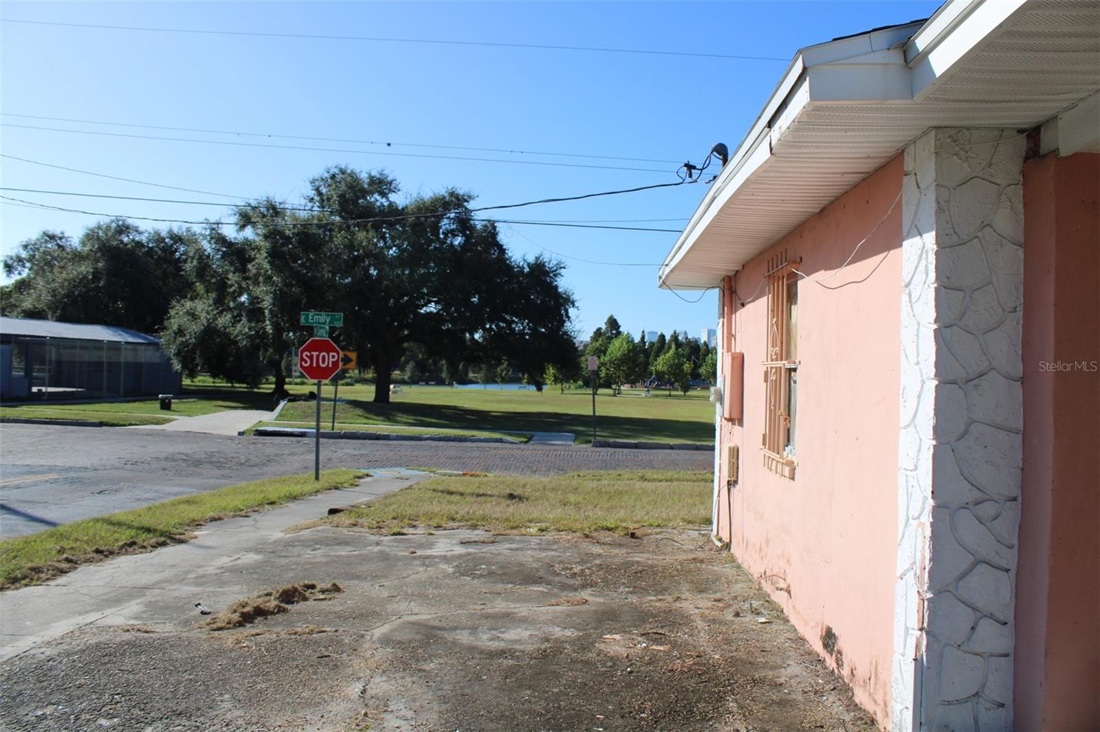 Image 33 of 37 For 418 Emily Street