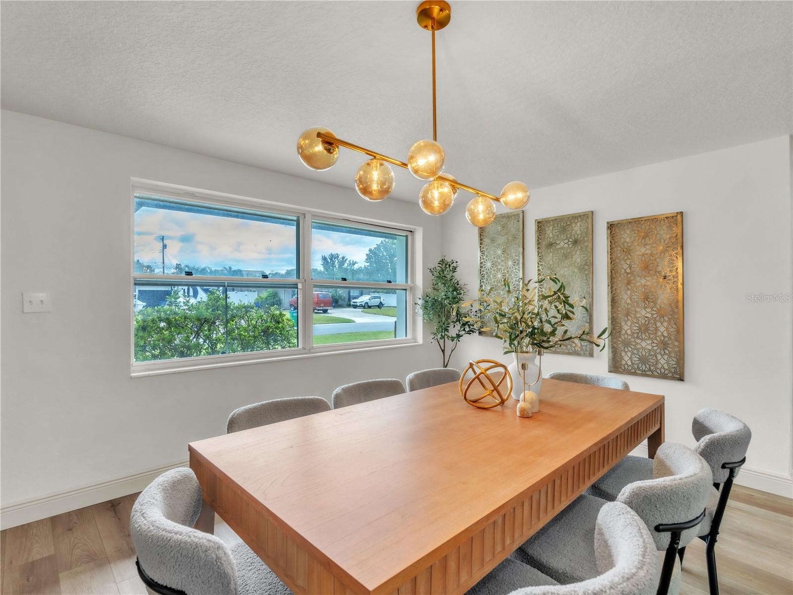 Image 11 of 22 For 10525 Valencia Road