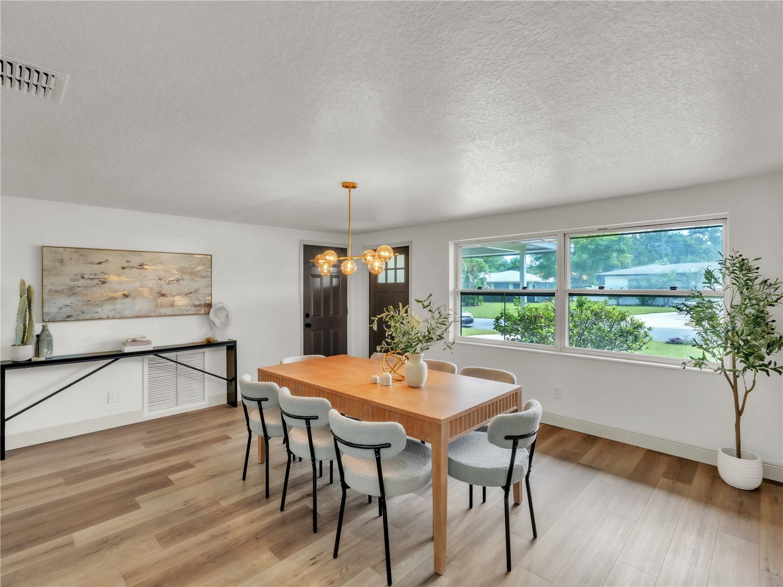 Image 13 of 22 For 10525 Valencia Road