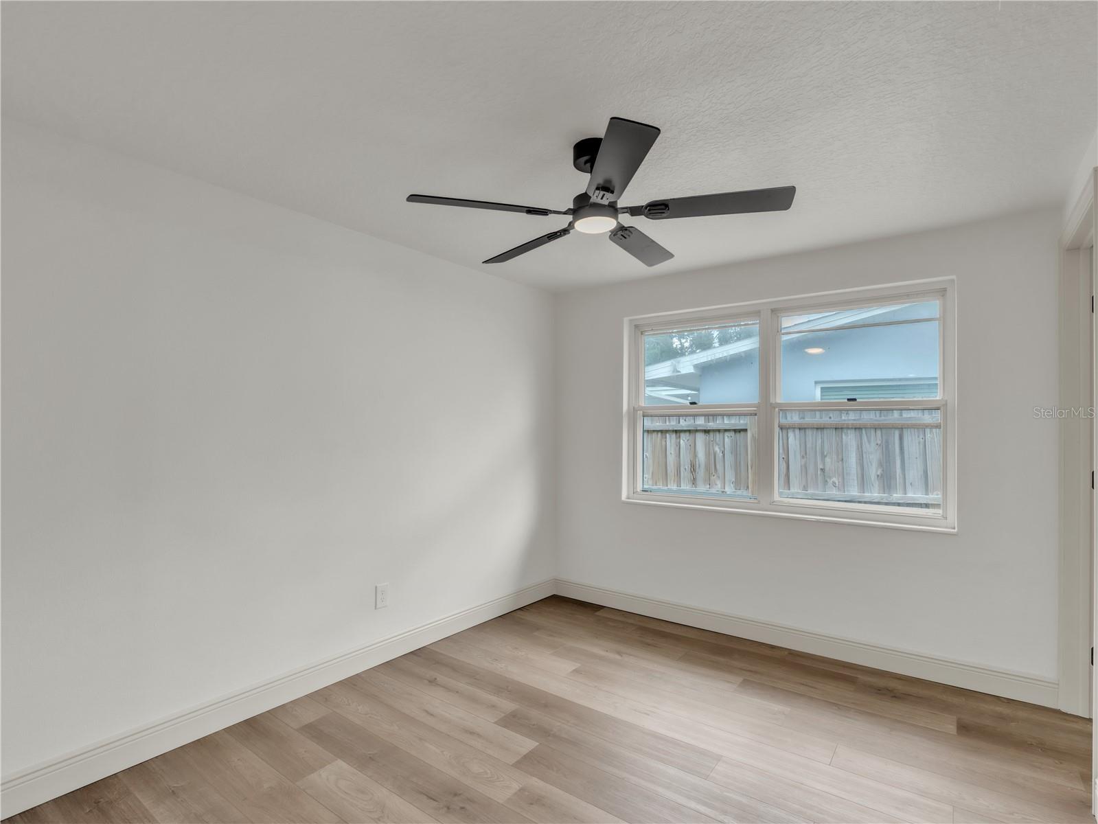 Image 14 of 22 For 10525 Valencia Road