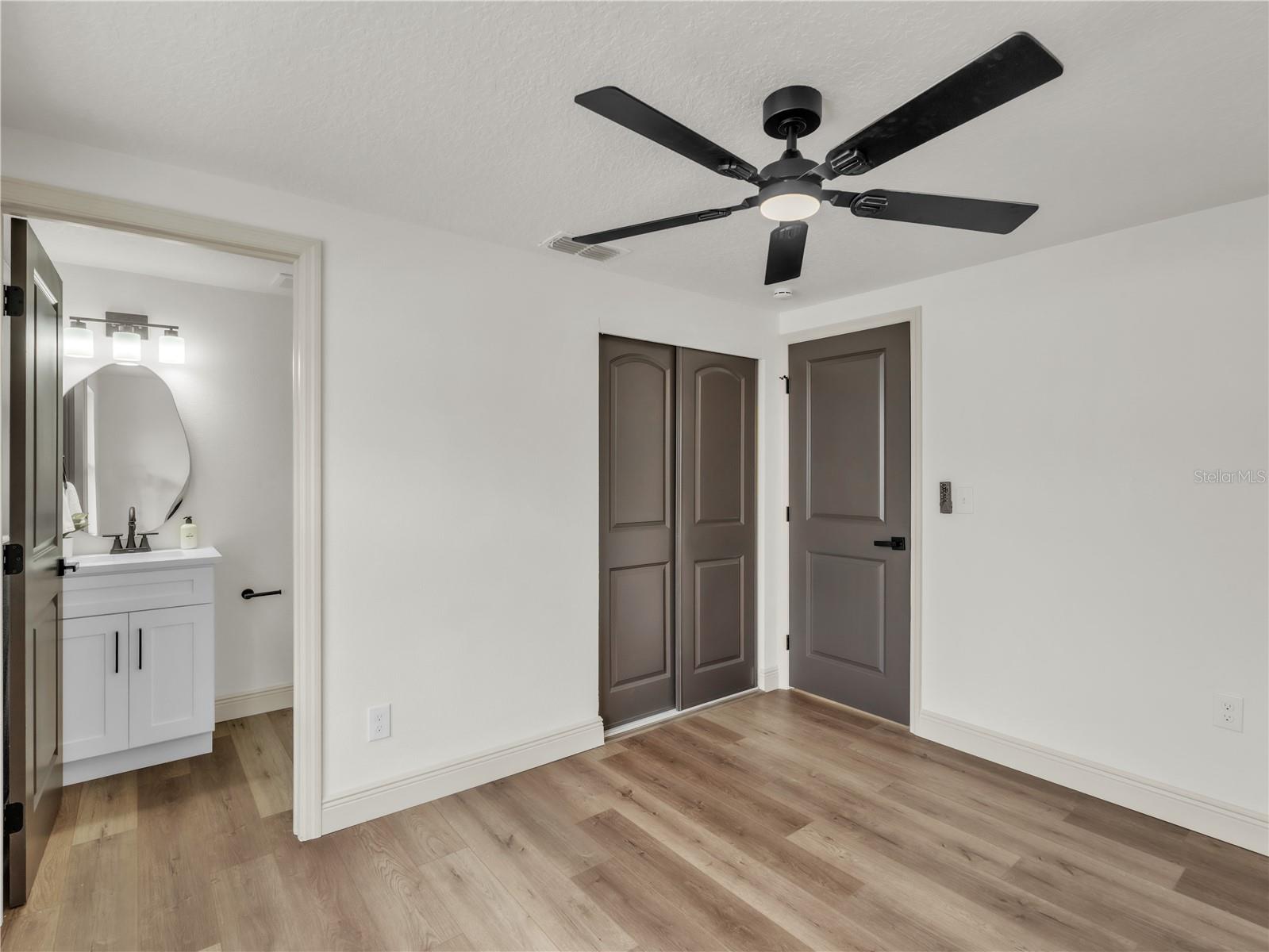 Image 15 of 22 For 10525 Valencia Road