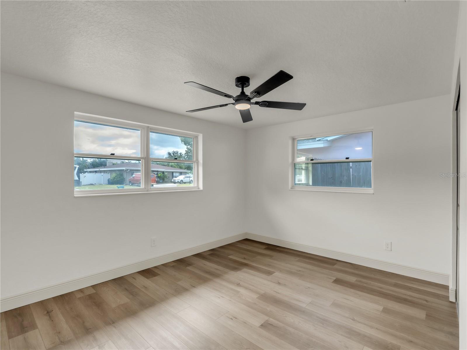 Image 17 of 22 For 10525 Valencia Road