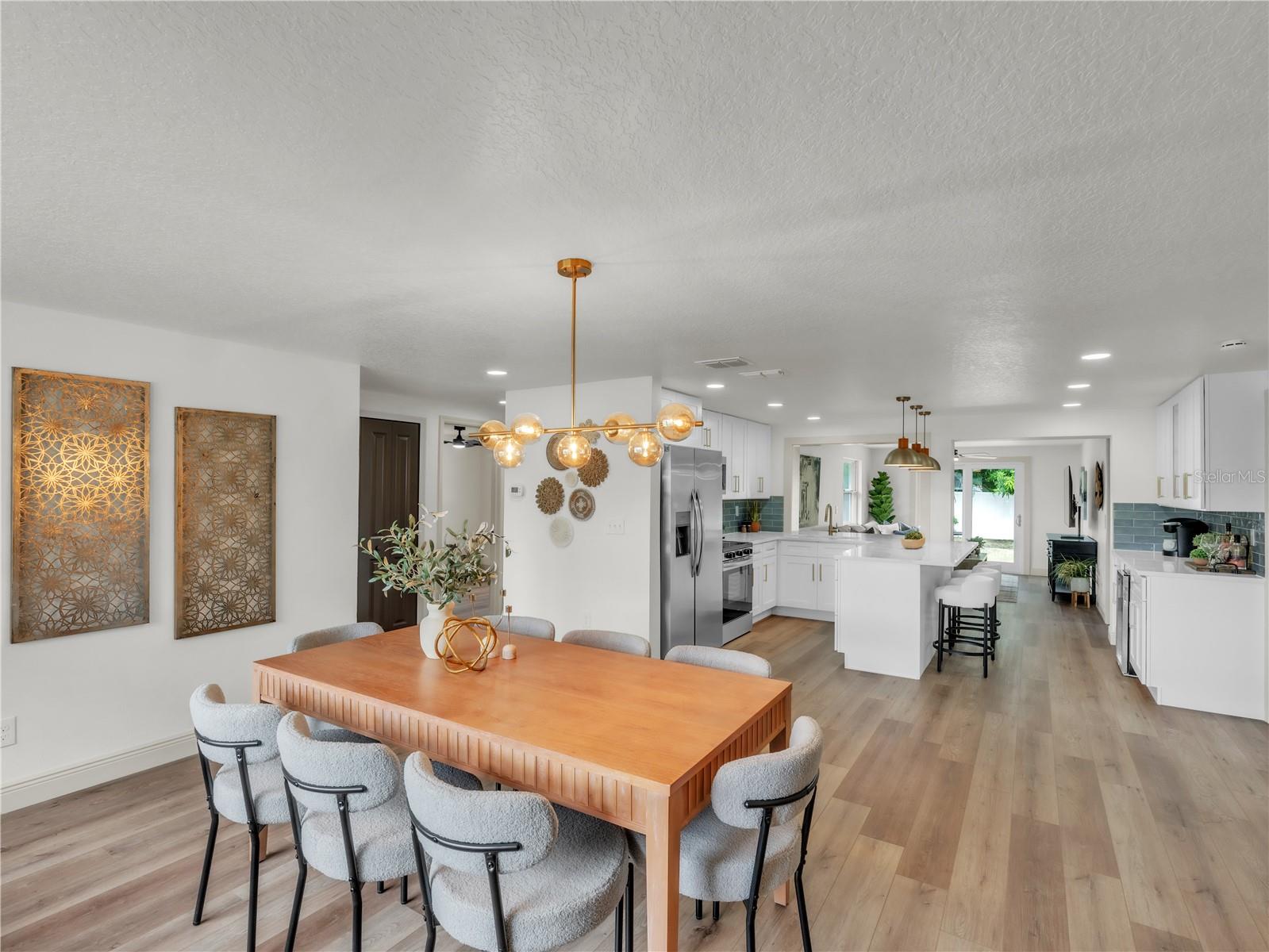 Image 2 of 22 For 10525 Valencia Road