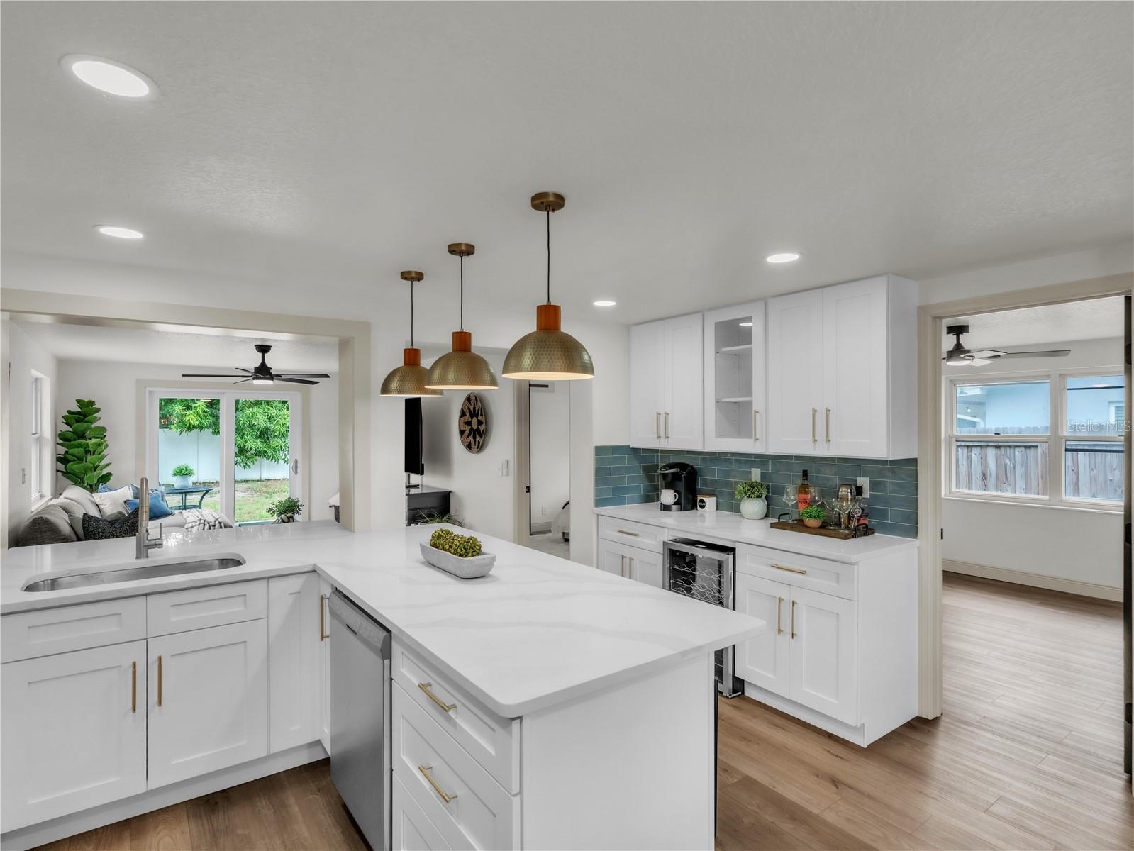 Image 4 of 22 For 10525 Valencia Road