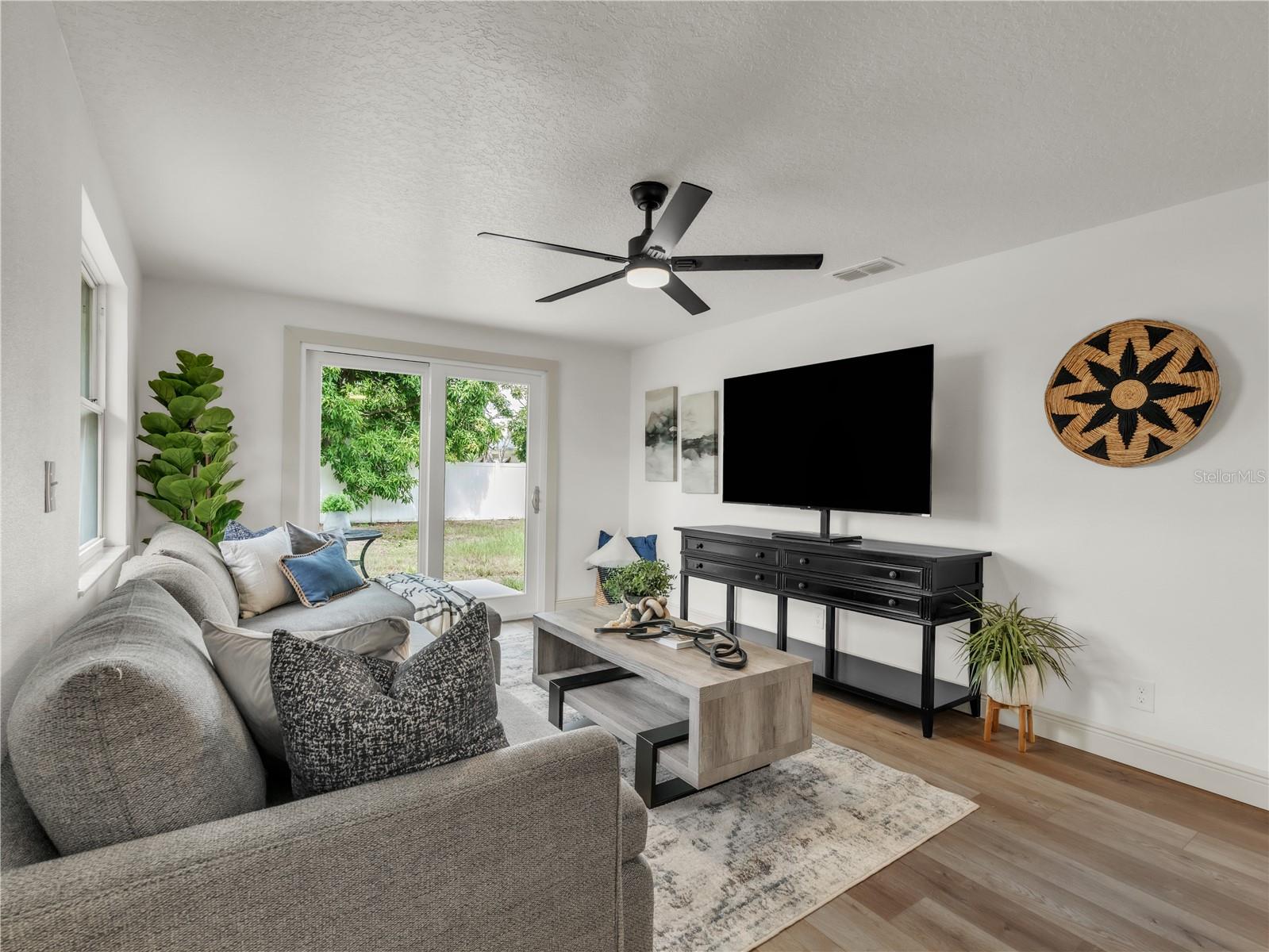 Image 7 of 22 For 10525 Valencia Road