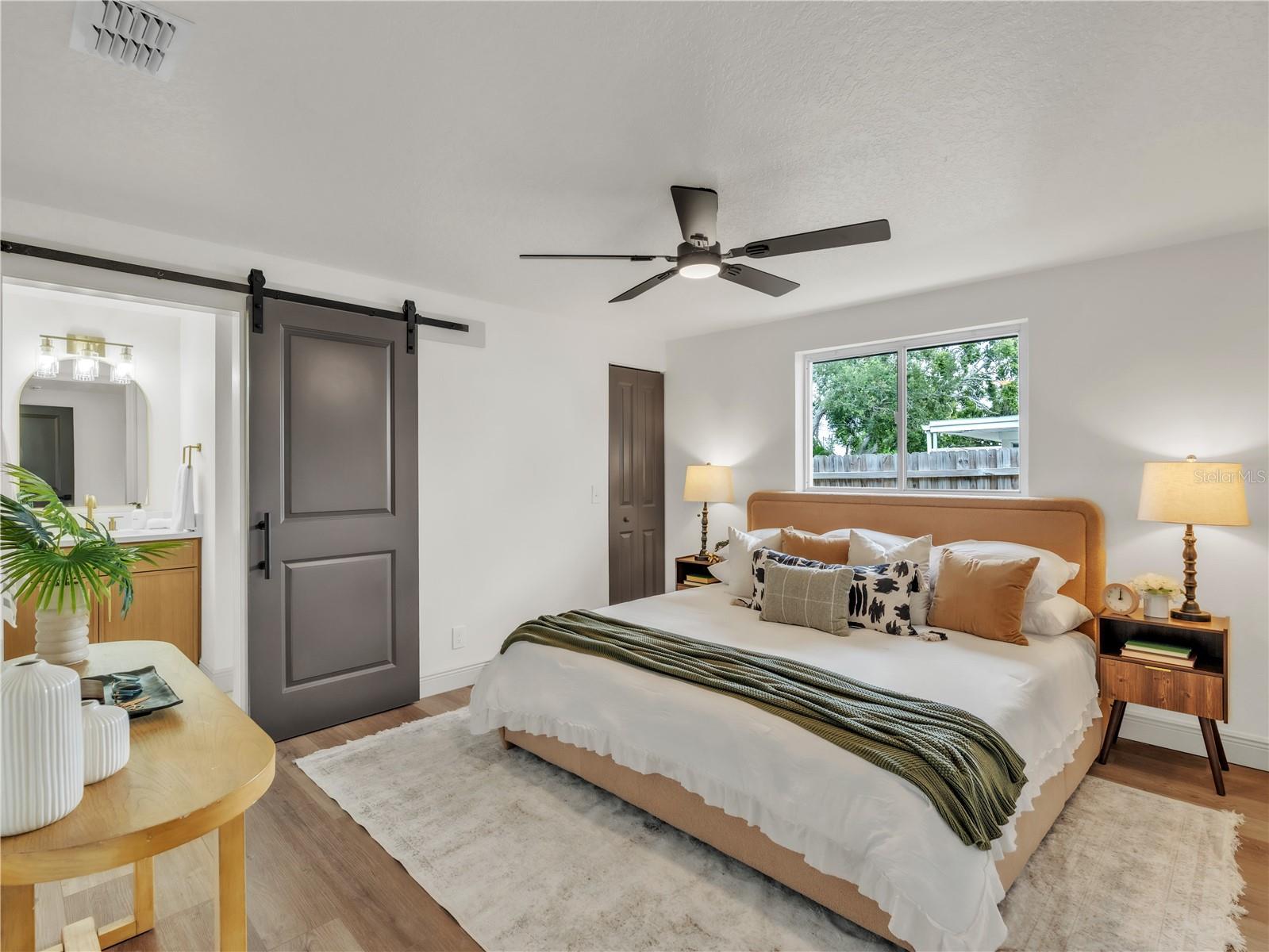 Image 8 of 22 For 10525 Valencia Road