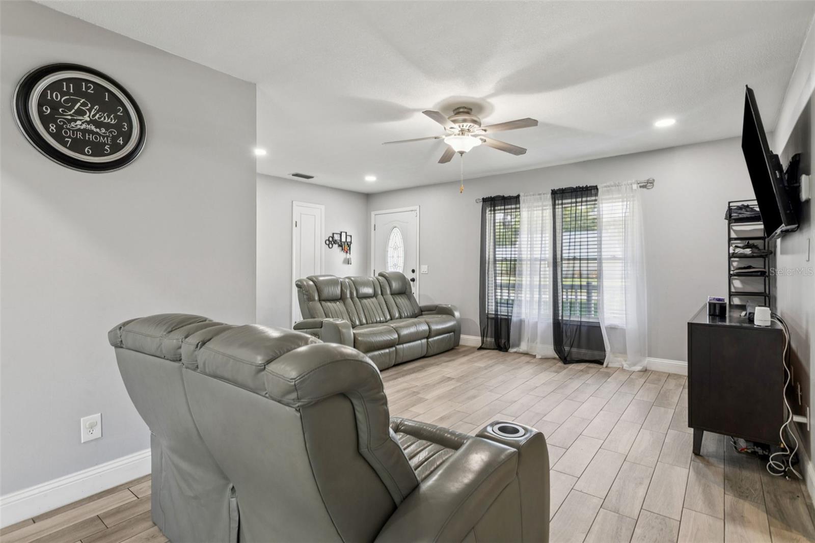 Image 6 of 33 For 17714 Sunrise Drive