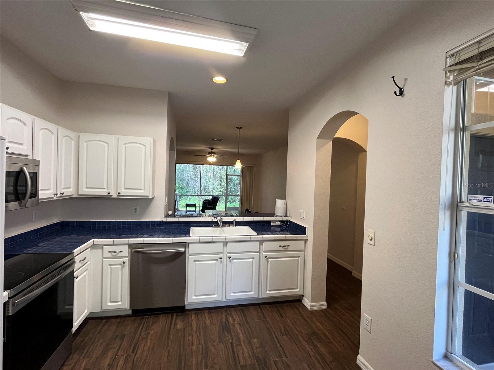 Image 4 of 28 For 18805 Duquesne Drive