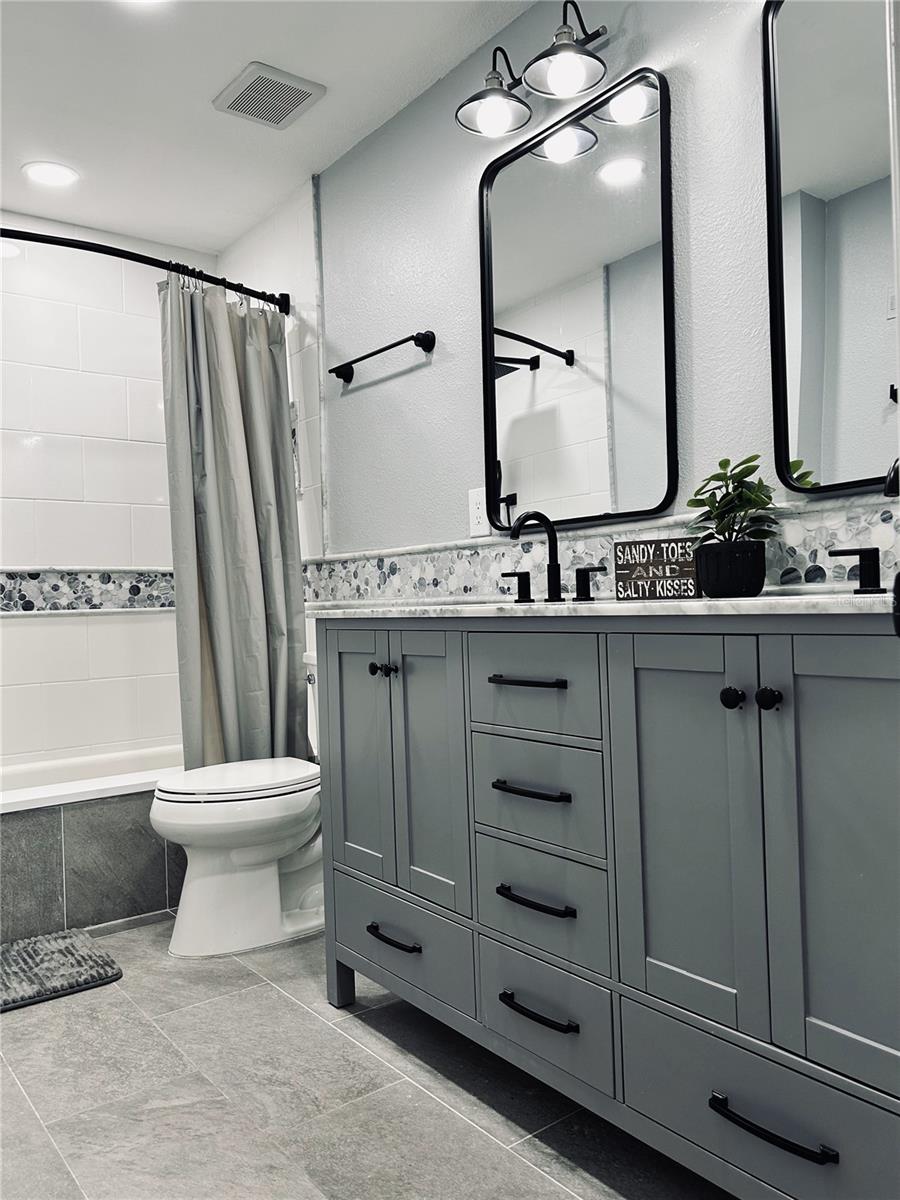 Image 11 of 35 For 2400 Feather Sound Drive 534