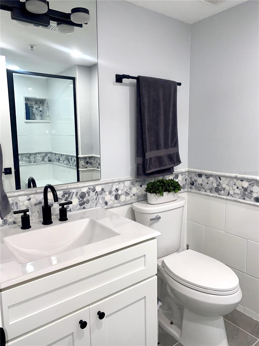 Image 14 of 35 For 2400 Feather Sound Drive 534