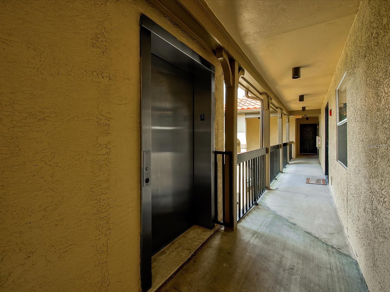 Image 21 of 35 For 2400 Feather Sound Drive 534