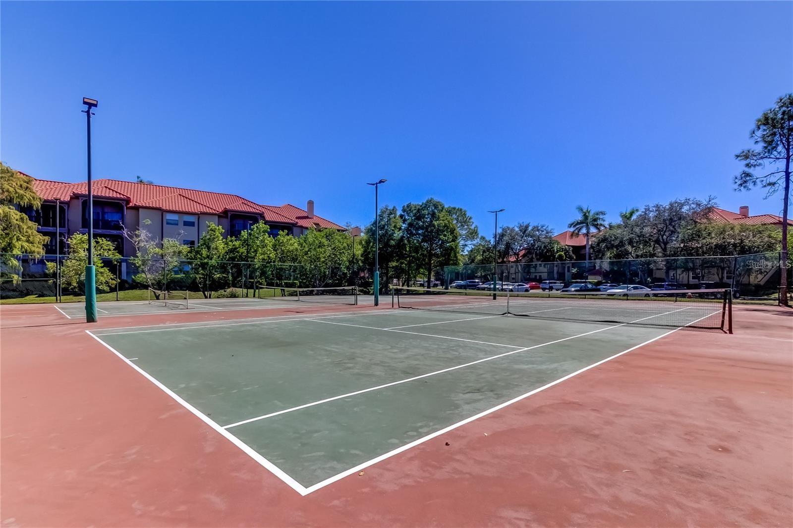 Image 28 of 35 For 2400 Feather Sound Drive 534