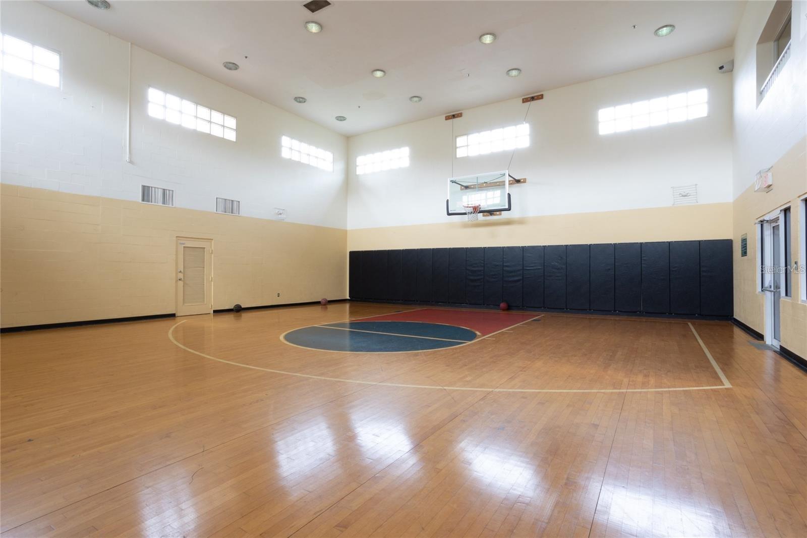 Image 29 of 35 For 2400 Feather Sound Drive 534