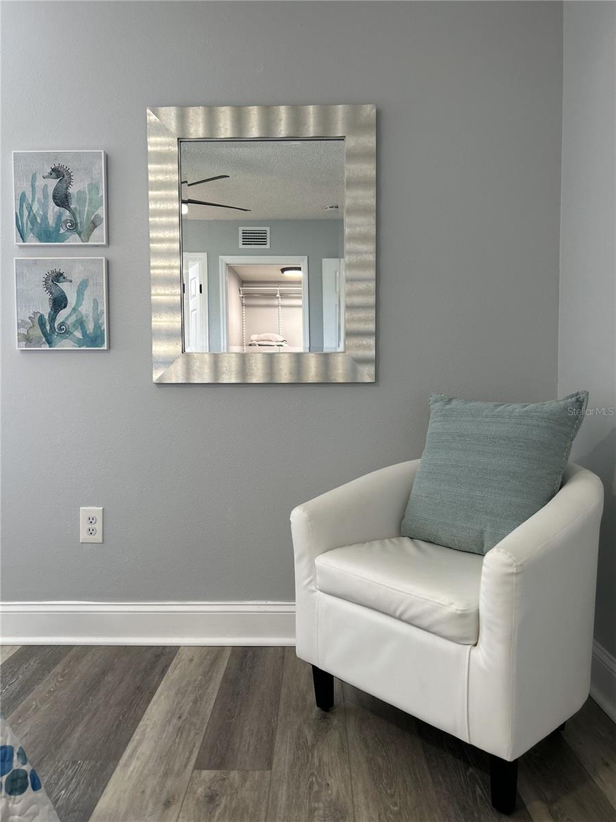 Image 8 of 35 For 2400 Feather Sound Drive 534