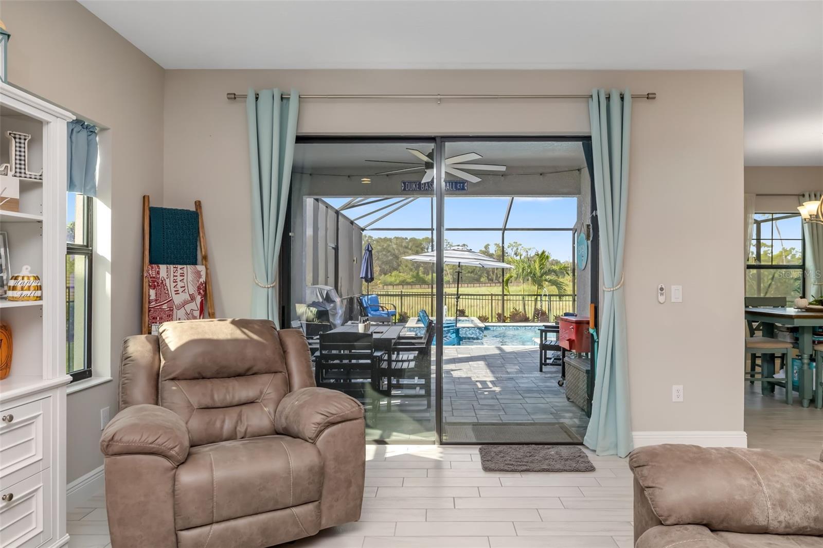 Image 23 of 56 For 8213 Carrhill Place