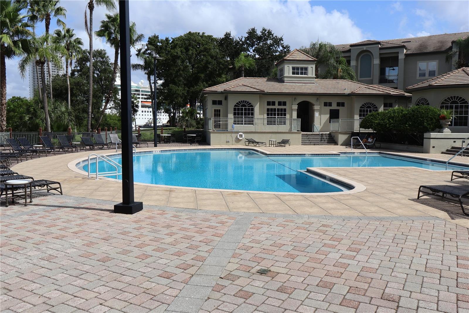 Image 21 of 35 For 601 Island Place Way