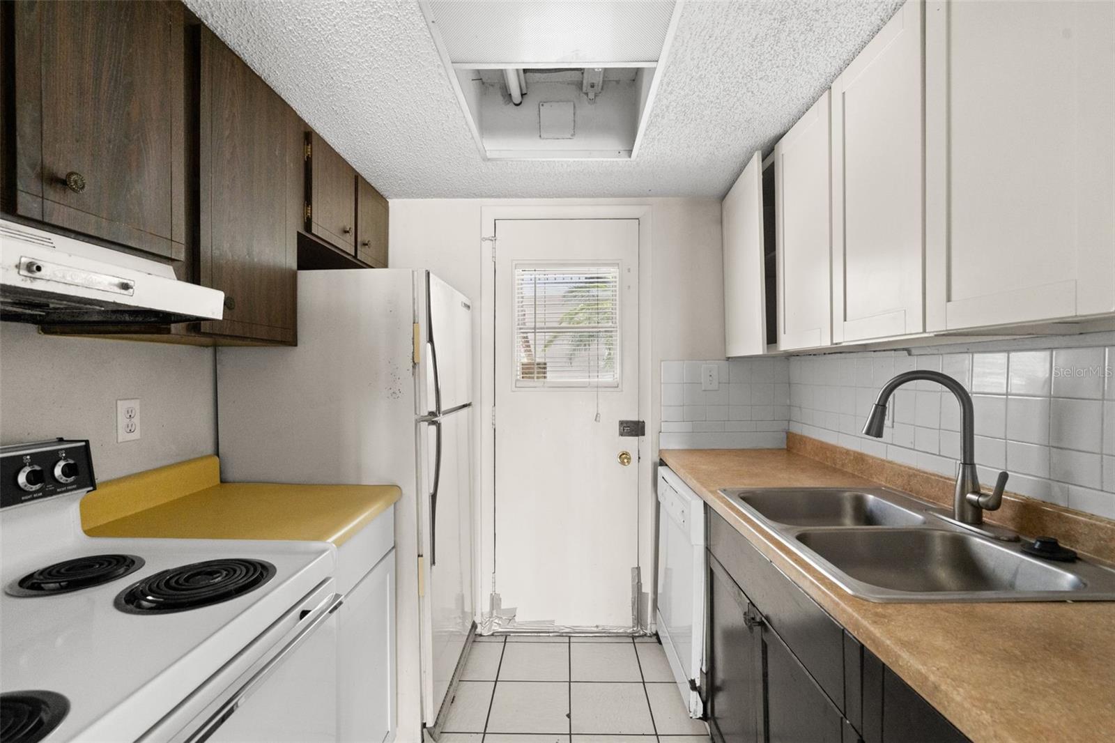 Image 12 of 27 For 1146 King Arthur Court 101