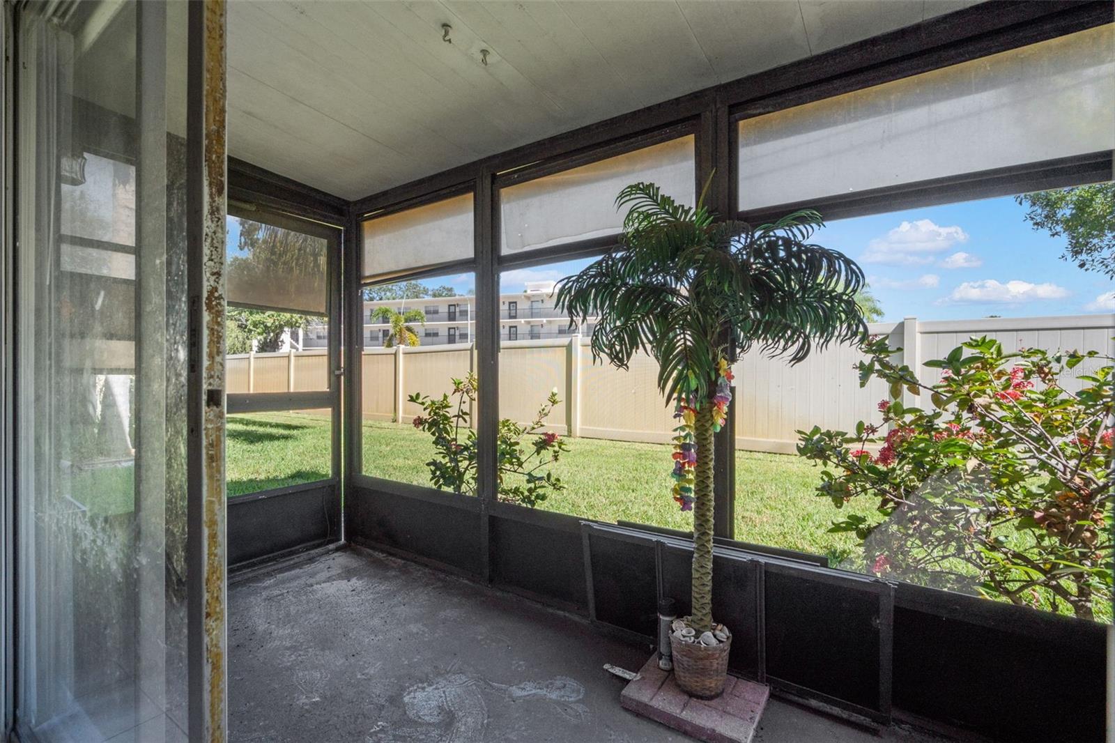 Image 16 of 27 For 1146 King Arthur Court 101