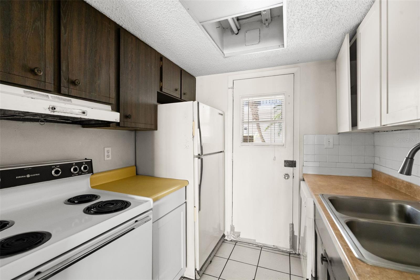 Image 18 of 27 For 1146 King Arthur Court 101