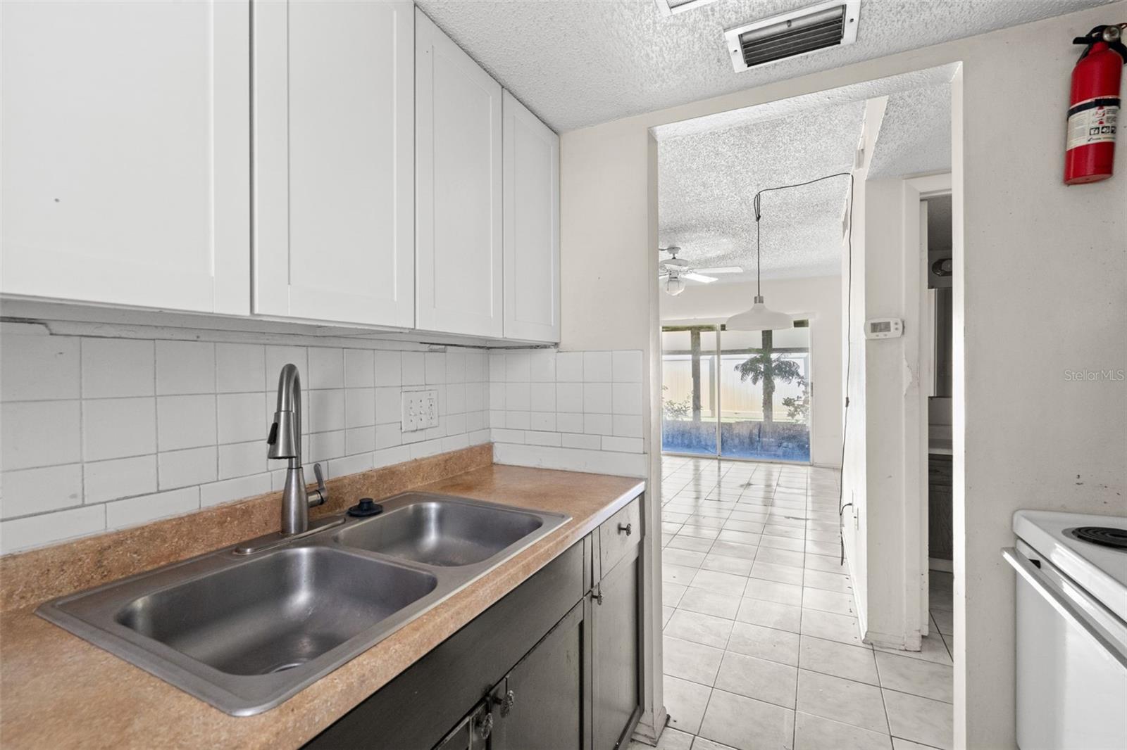 Image 19 of 27 For 1146 King Arthur Court 101