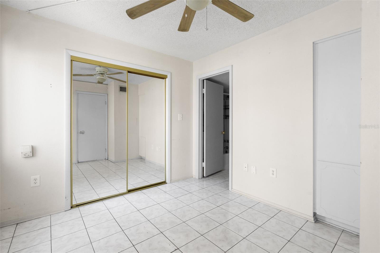 Image 5 of 27 For 1146 King Arthur Court 101