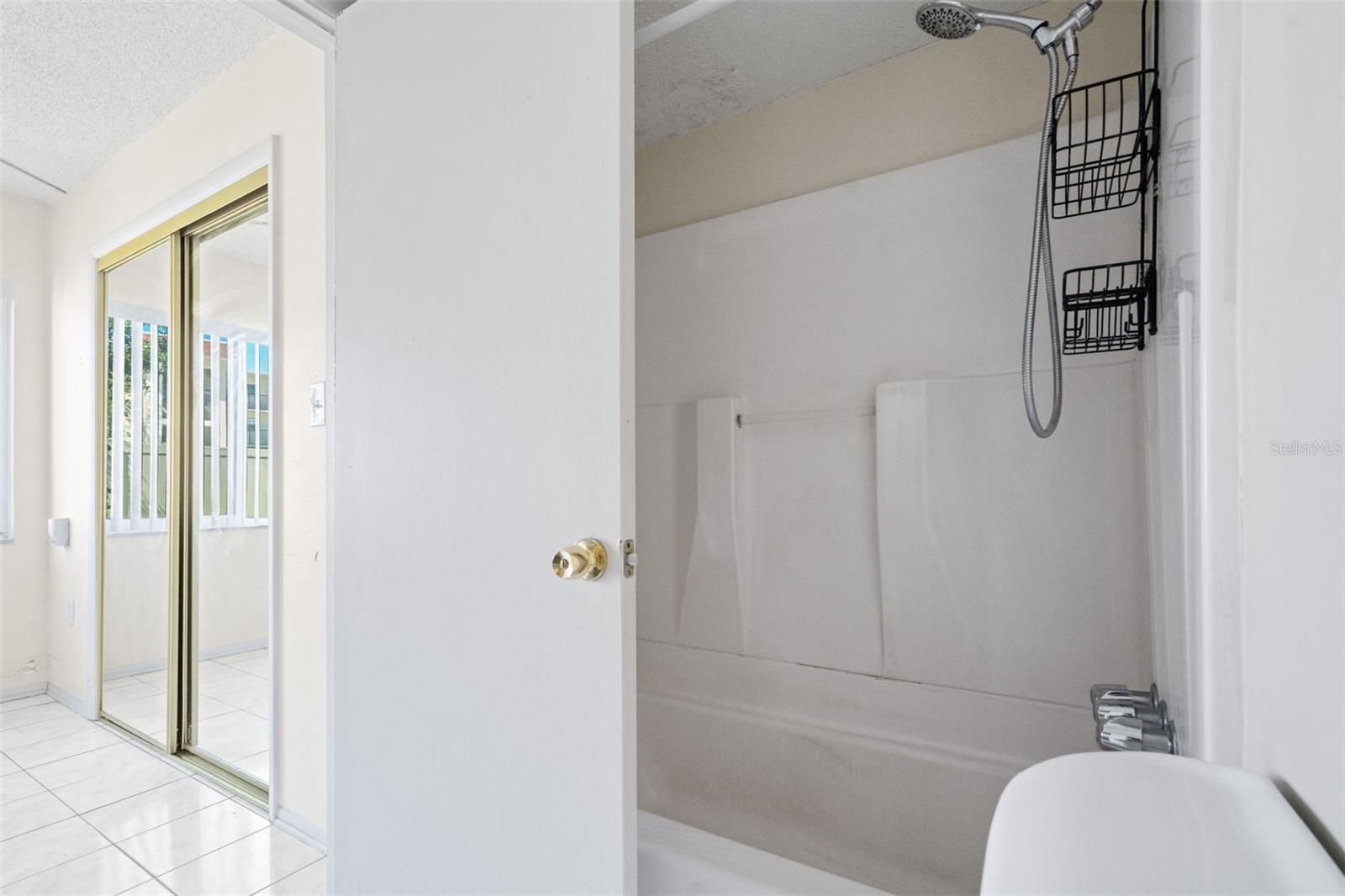 Image 6 of 27 For 1146 King Arthur Court 101