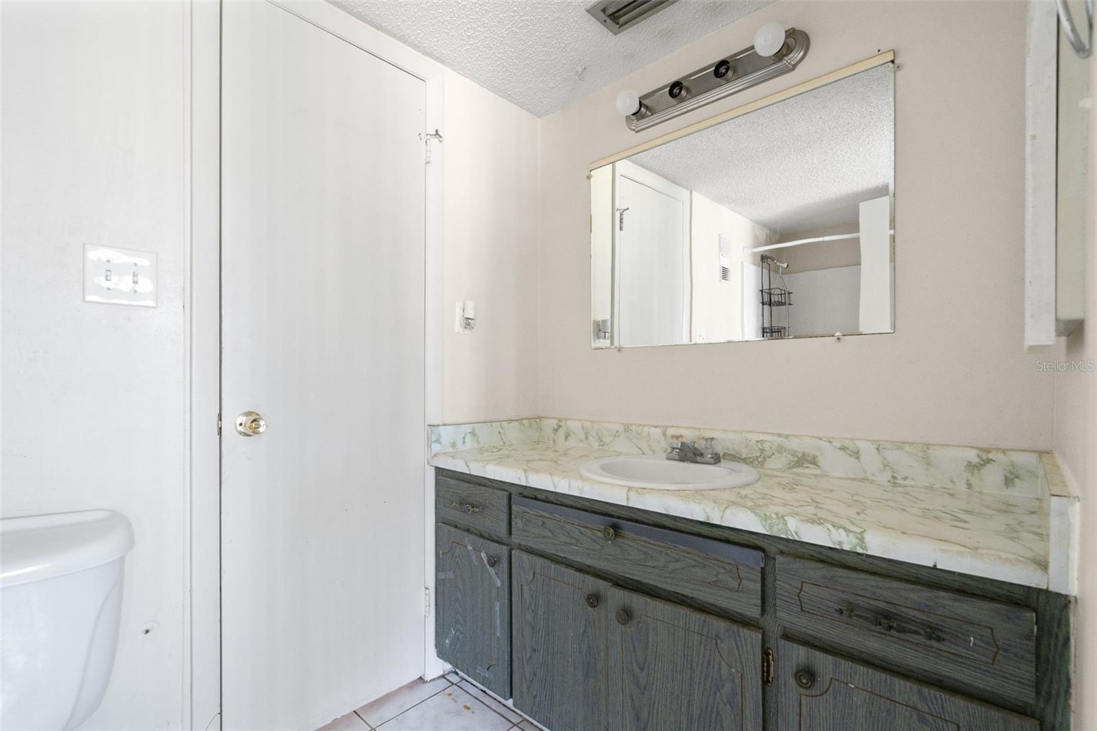 Image 7 of 27 For 1146 King Arthur Court 101