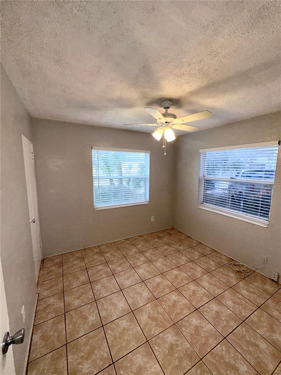 Image 4 of 12 For 691 Harbor Drive S Lower