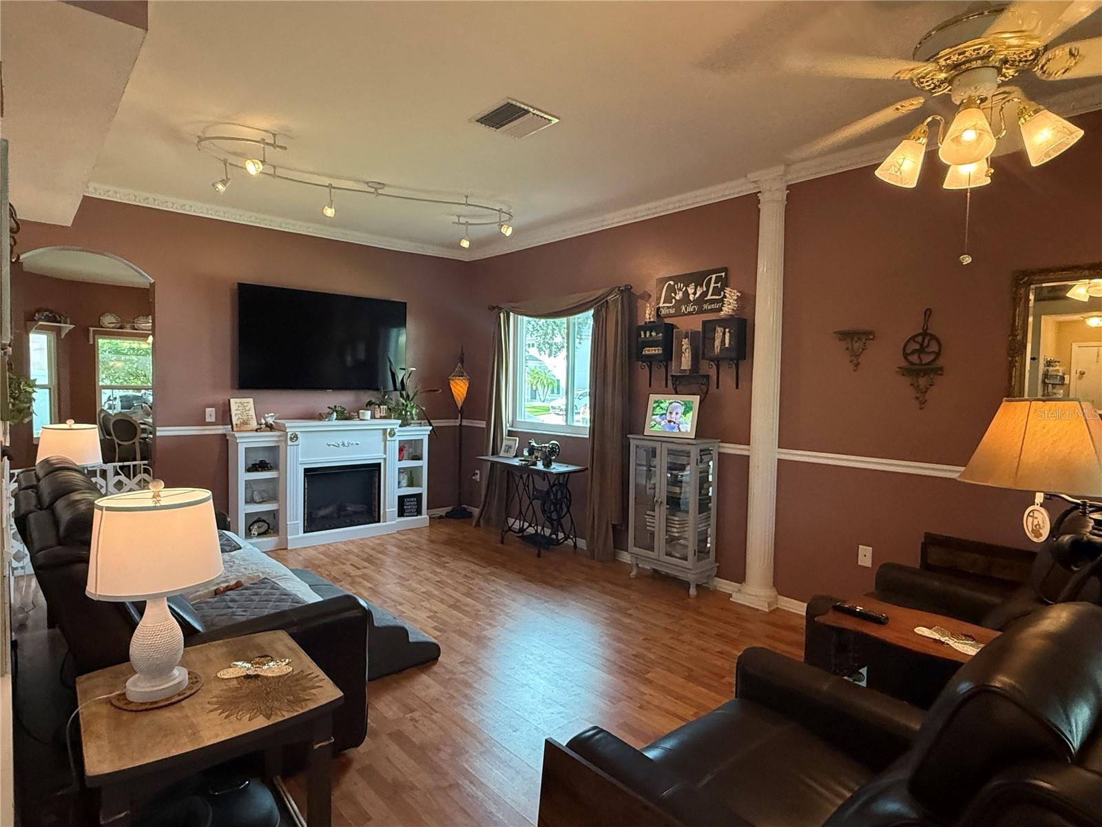 Image 15 of 43 For 1744 Mapleleaf Blvd