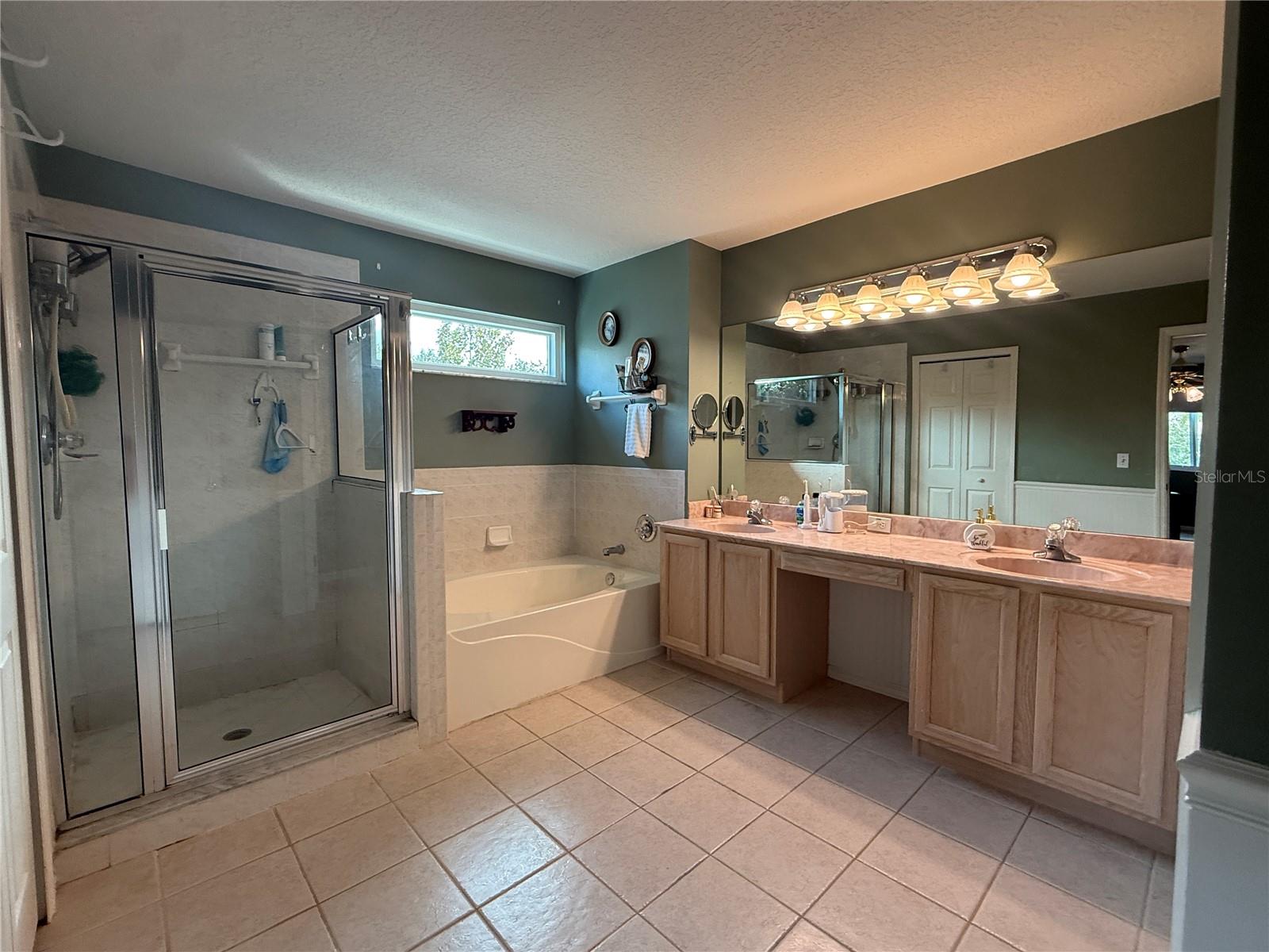 Image 35 of 43 For 1744 Mapleleaf Blvd