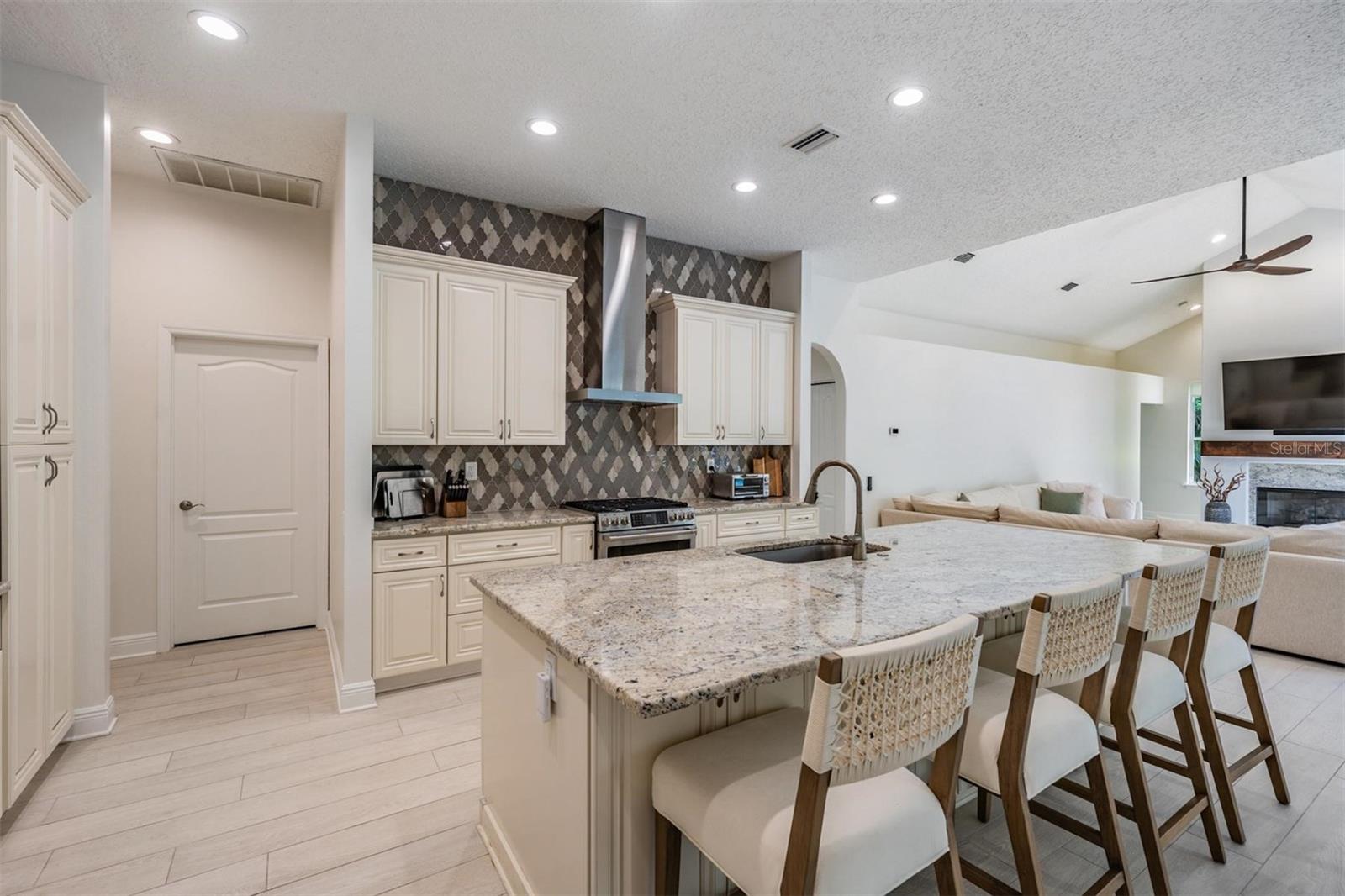 Image 10 of 72 For 12113 Clear Harbor Drive