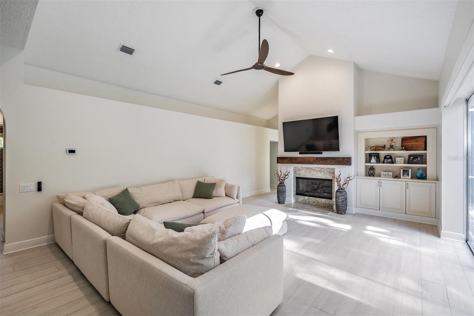 Image 14 of 72 For 12113 Clear Harbor Drive