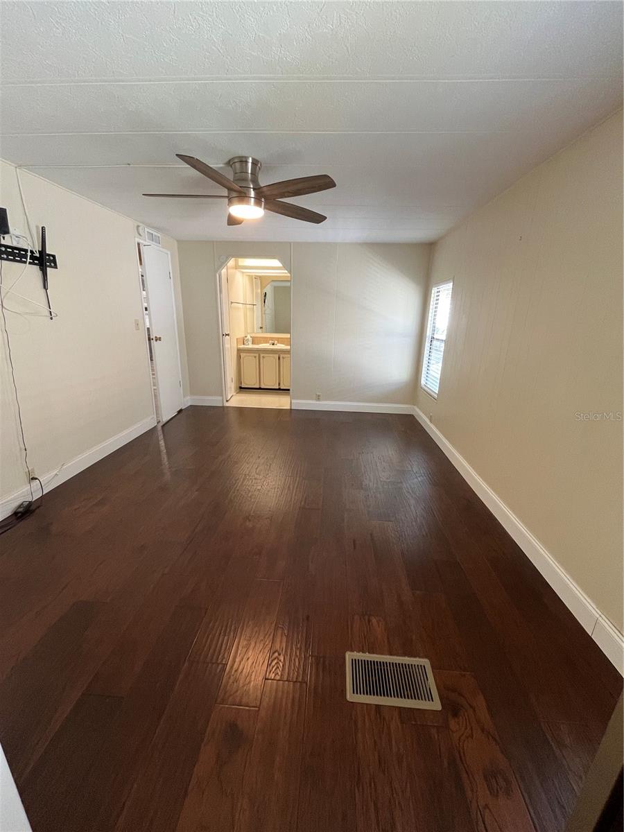 Image 16 of 38 For 12100 Seminole Blvd  365