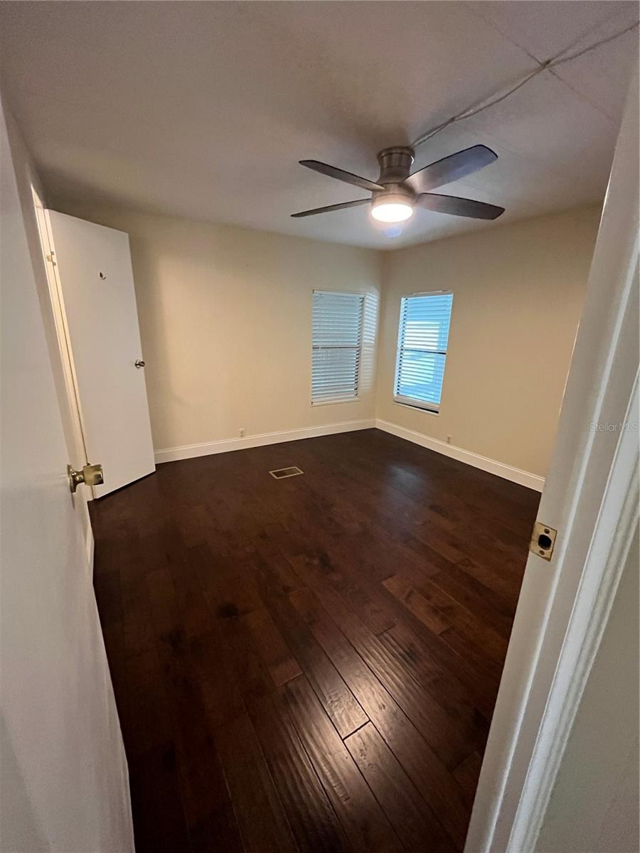 Image 21 of 38 For 12100 Seminole Blvd  365