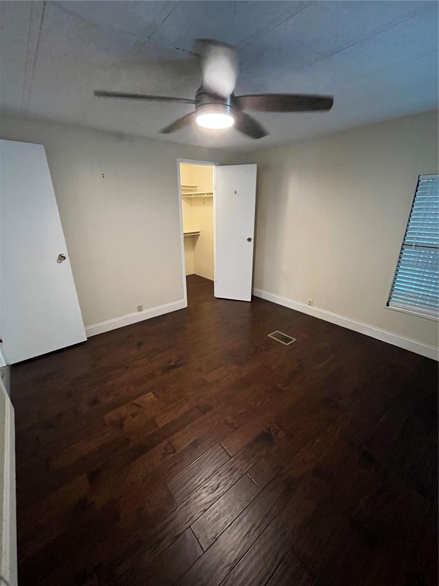 Image 22 of 38 For 12100 Seminole Blvd  365